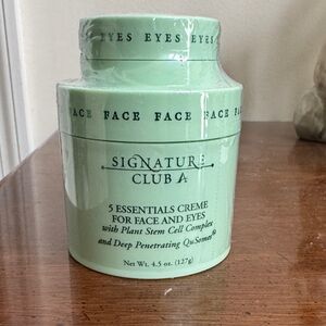 Signature Club A Mint Green 5 Essentials Creme